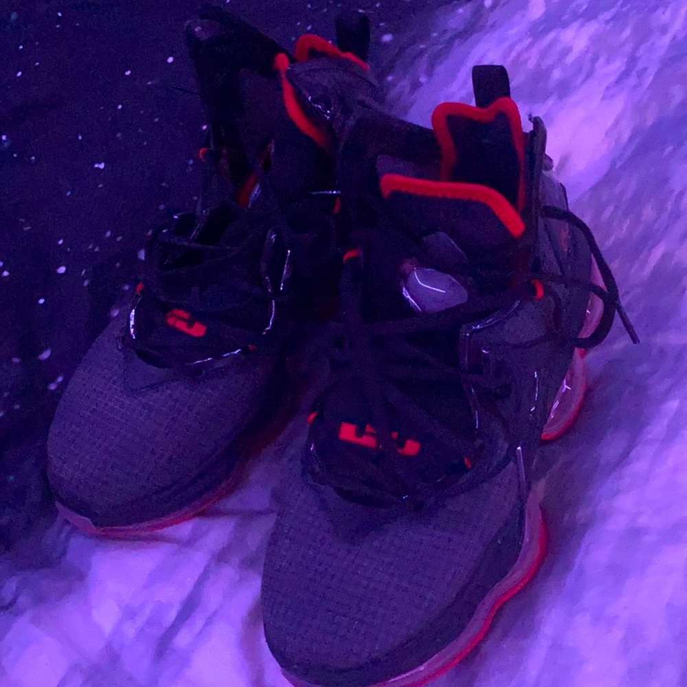 Lebron 19 sneaker